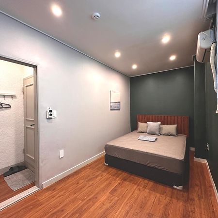 Oyo Hostel Dongdaemun1 Сеул Экстерьер фото